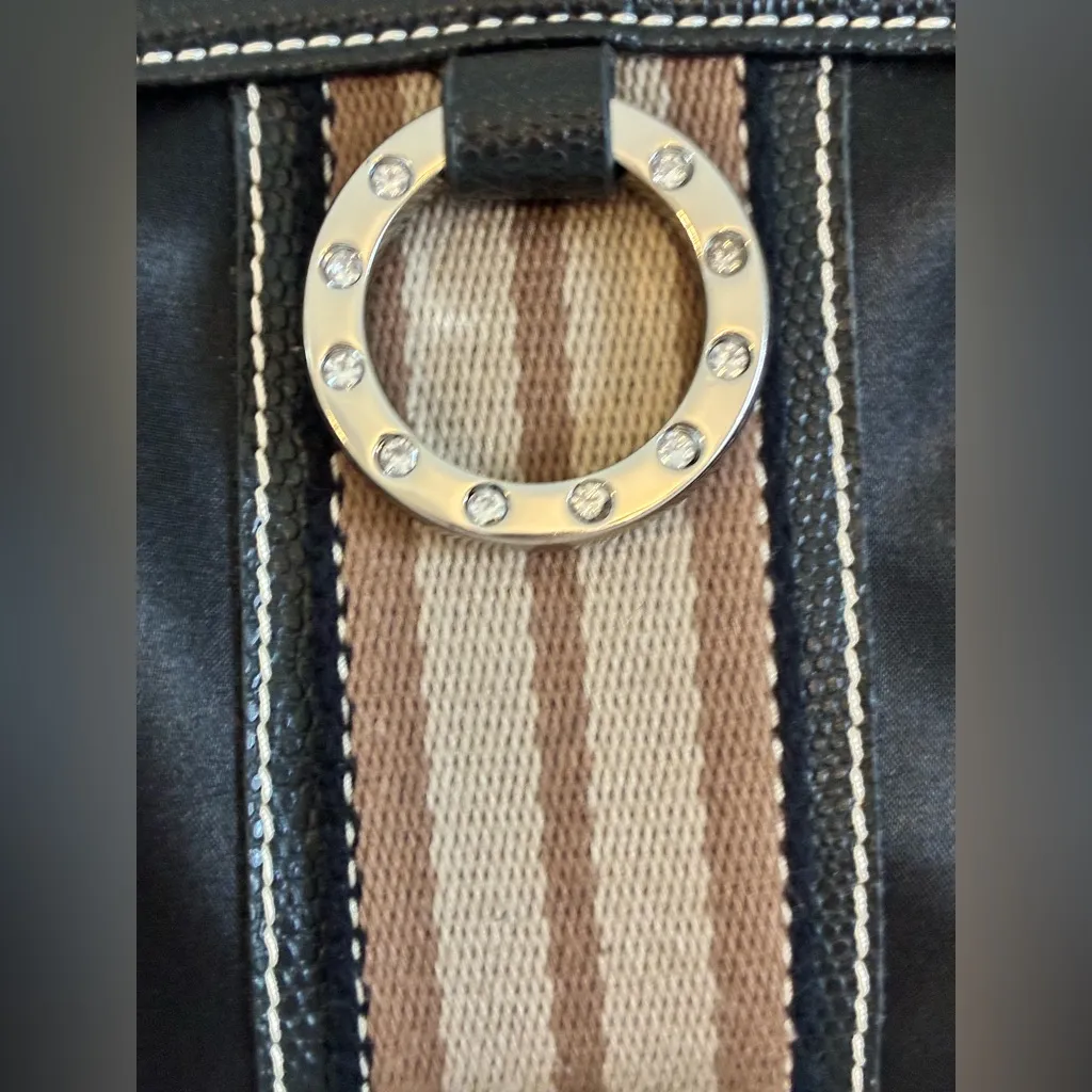 Kathy Van Zeeland Elegant Black and Tan Wristlet. - Image 3