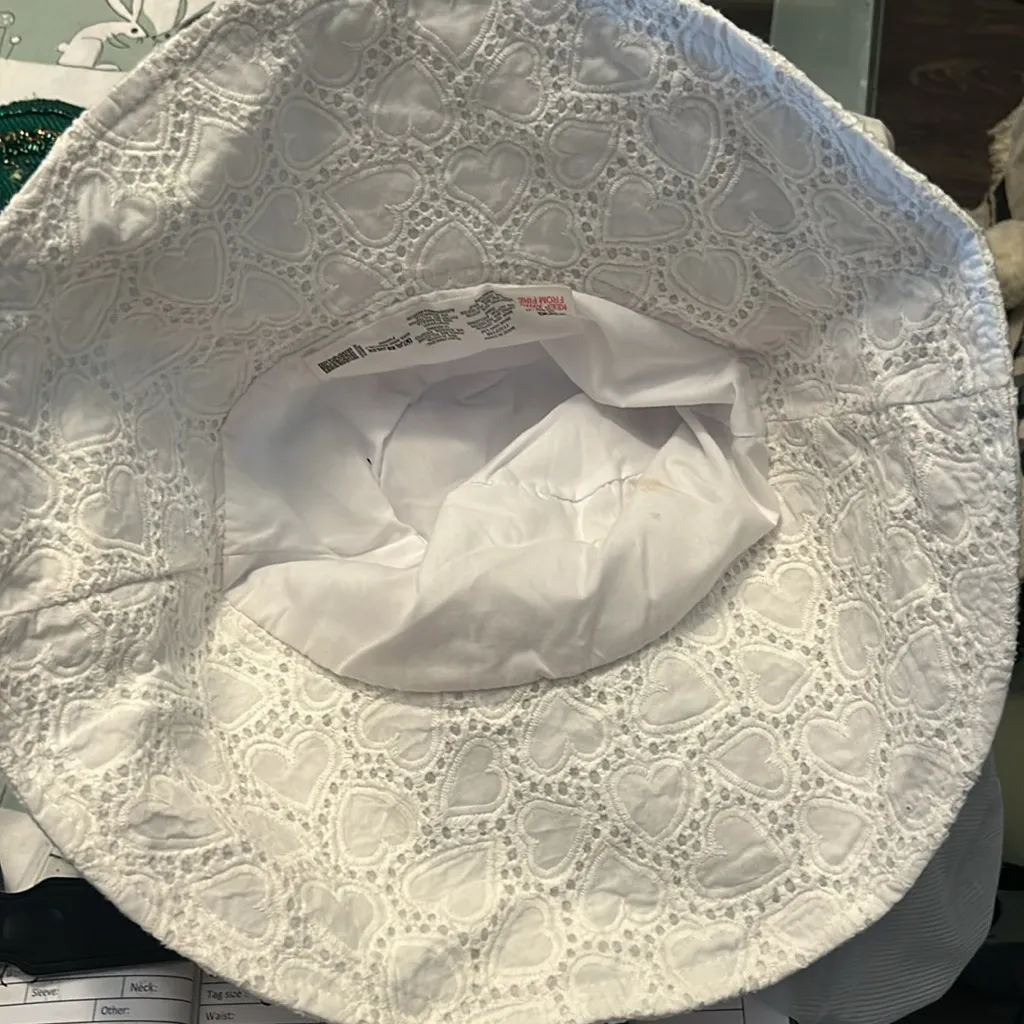 ASOS DESIGN Broderie Fisherman Bucket Hat White S/M Heart Embroidery Twee Casual - Image 6