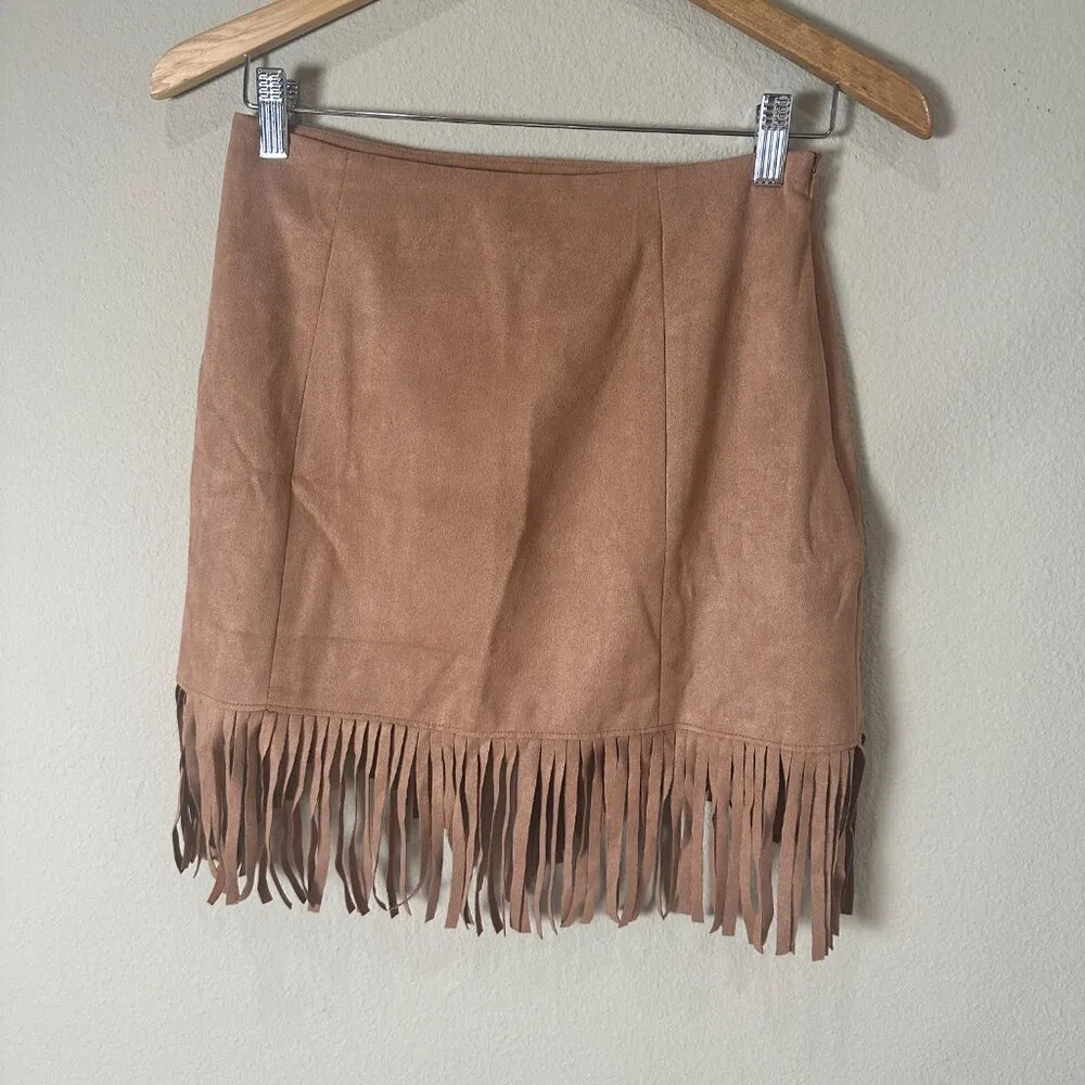 New NWT Relish NoLess Fringe Faux Suede Mini Skirt Size Medium Brown - Image 5