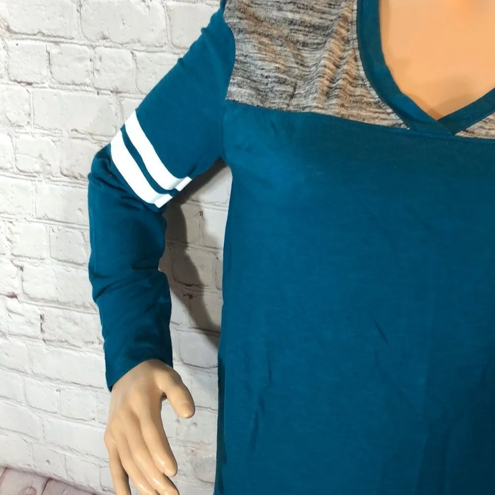 PINK Victoria's Secret Vneck Long Sleeve Tee M - Image 3