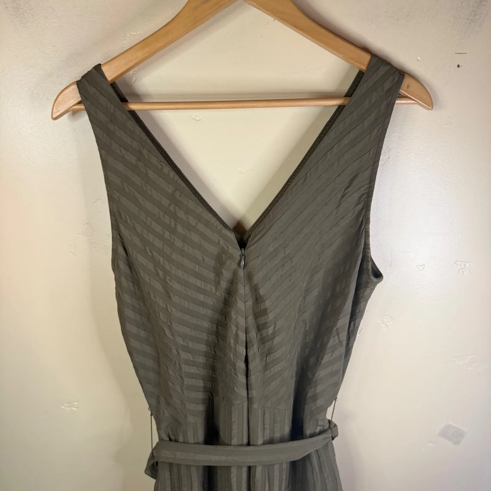 EVERLANE City Striped Draped Olive Green V Neck Wide Leg Jumpsuit Belted Size 8 - Image 9