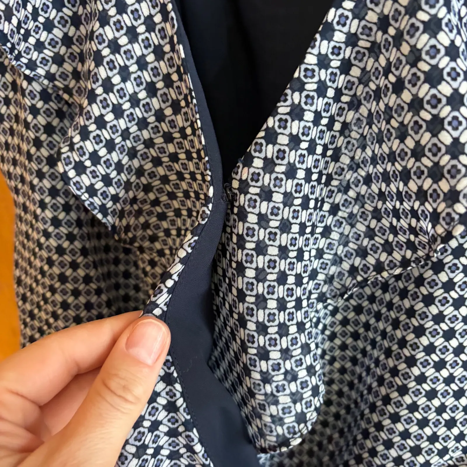 evereve Womens Size XL navy‎ White Geometric Ruffle Wrap Babydoll Top - Image 3