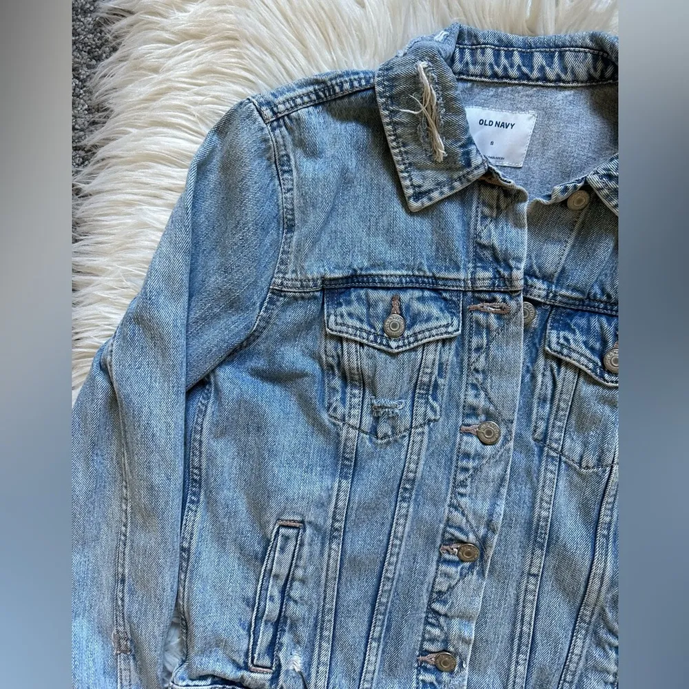 Old Navy distressed jean jacket - Image 3
