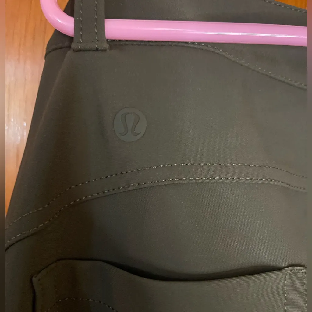 Lululemon City Sleek 5 Pocket 7/8 Pant
Dark Olive / Dark Olive - Image 10