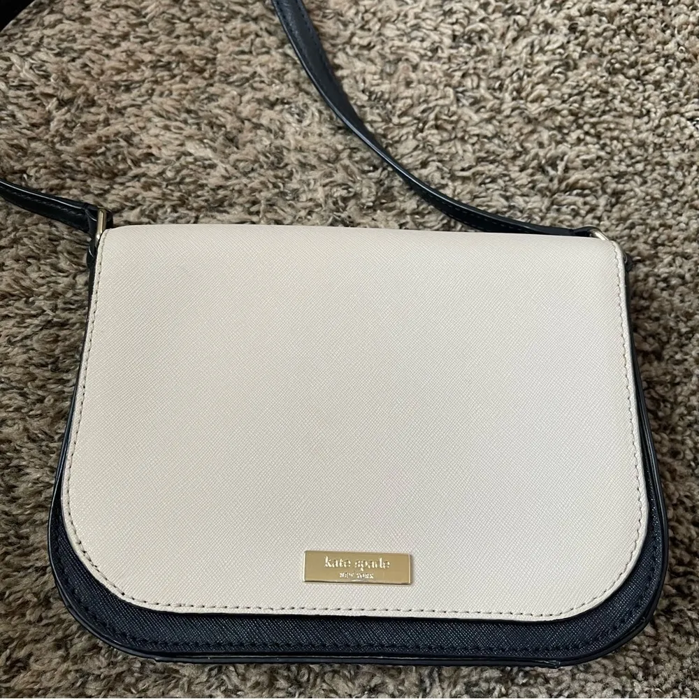 KATE SPADE Carsen Laurel Way Leather Cross Body Bag Beige - Image 2