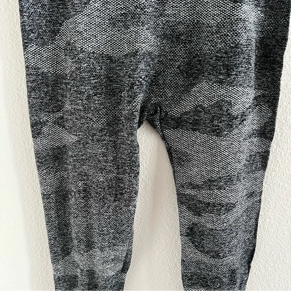 C&C California Gray Camouflaged Camo Active Legging Tights Mesh Back Medium - Image 3