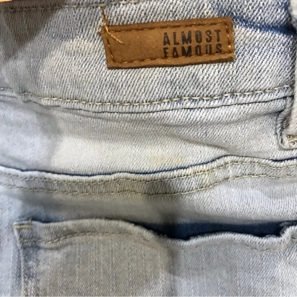 Almost Famous light blue denim skirt M stretchy casual 90s vibes on trend - Image 3