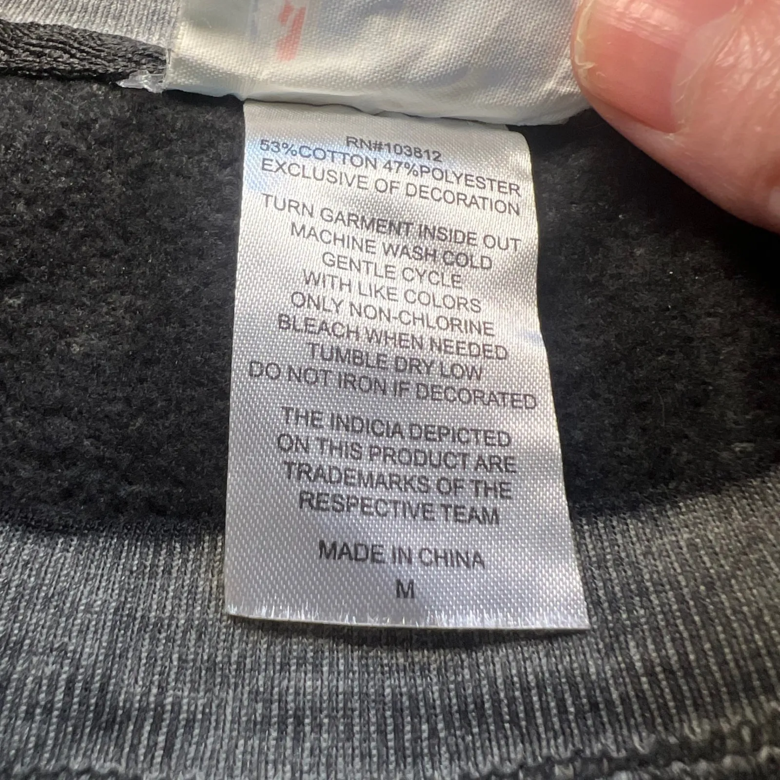 San Antonio Spurs NBA Graphic Sweatshirt Women's M Vintage Style Pullover Faded‎ - Image 4