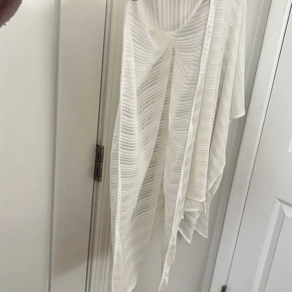 Calvin Klein white lightweight wrap - ONE SIZE - Image 5