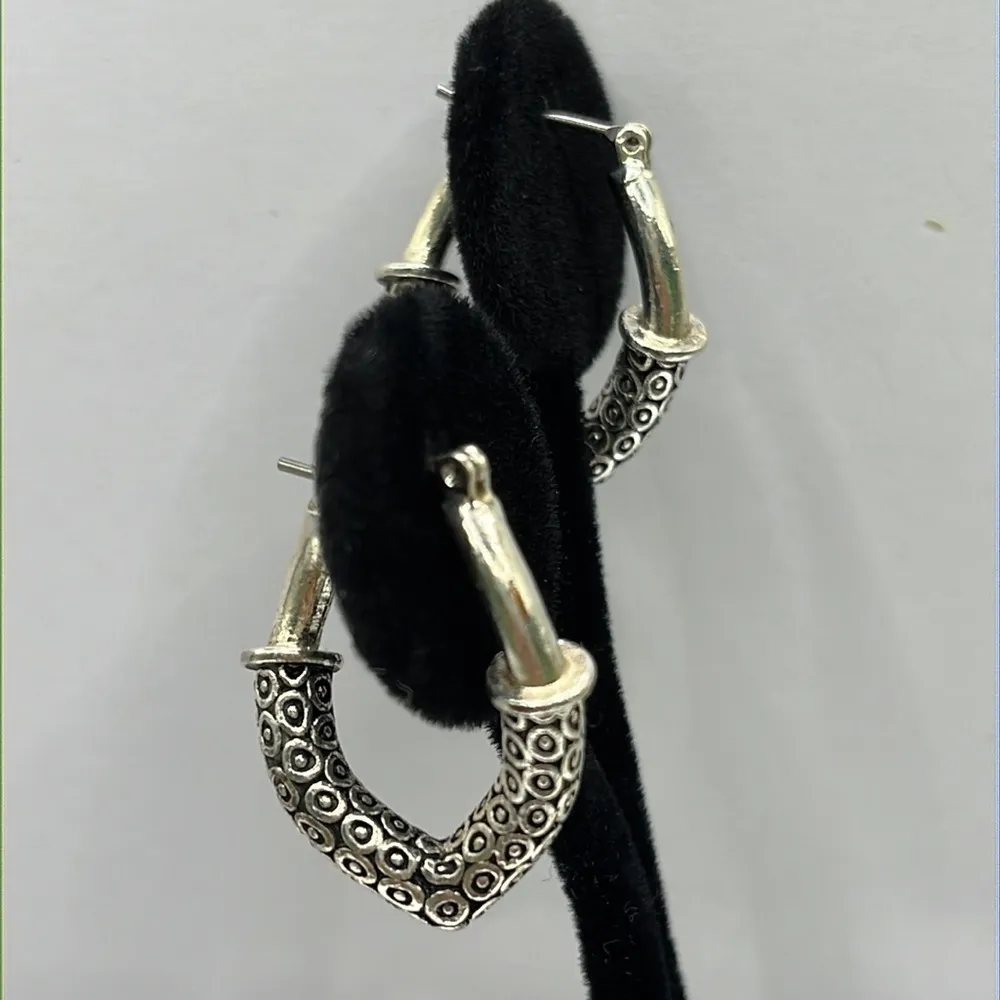 Premier Designs Earrings Tada Earrings. Antiqued Silver Plated Scroll Design - Image 4