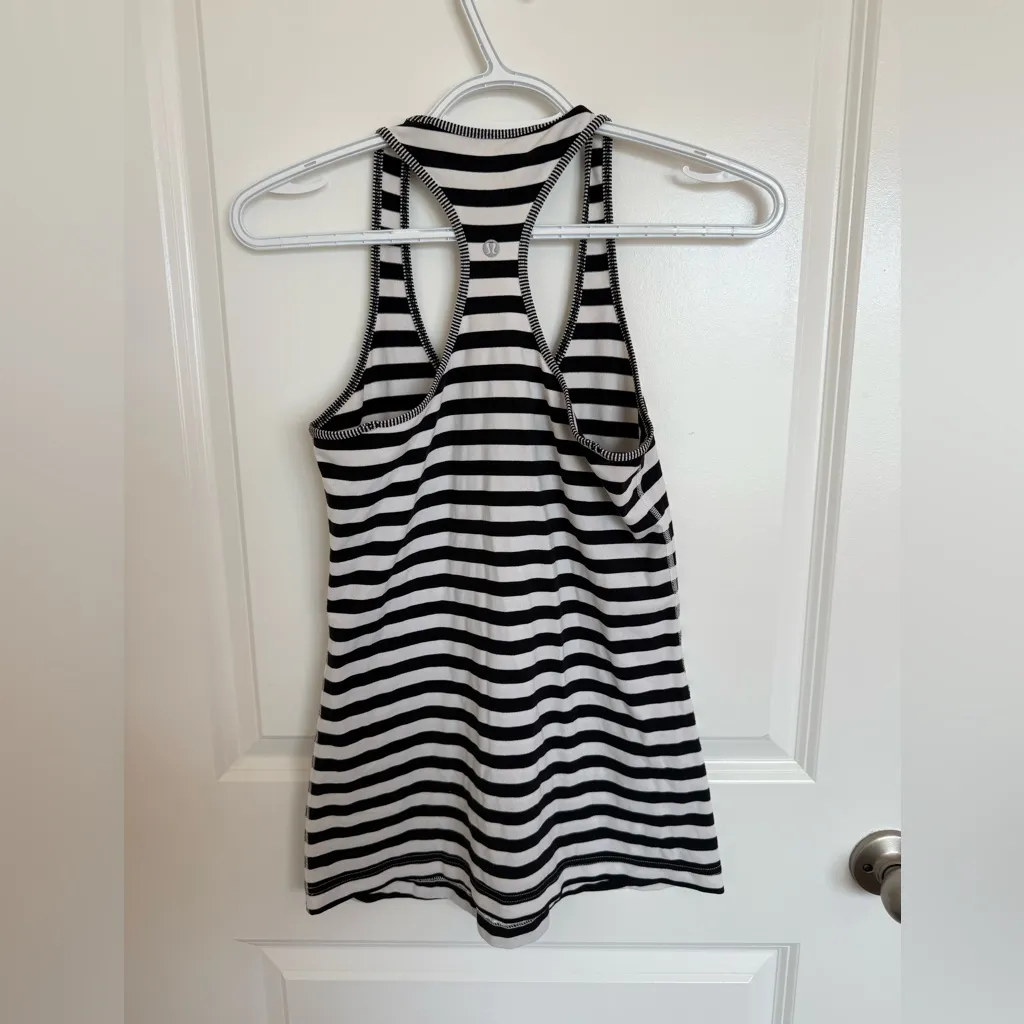 Lululemon  Cool Racerback Size 8 - Image 5