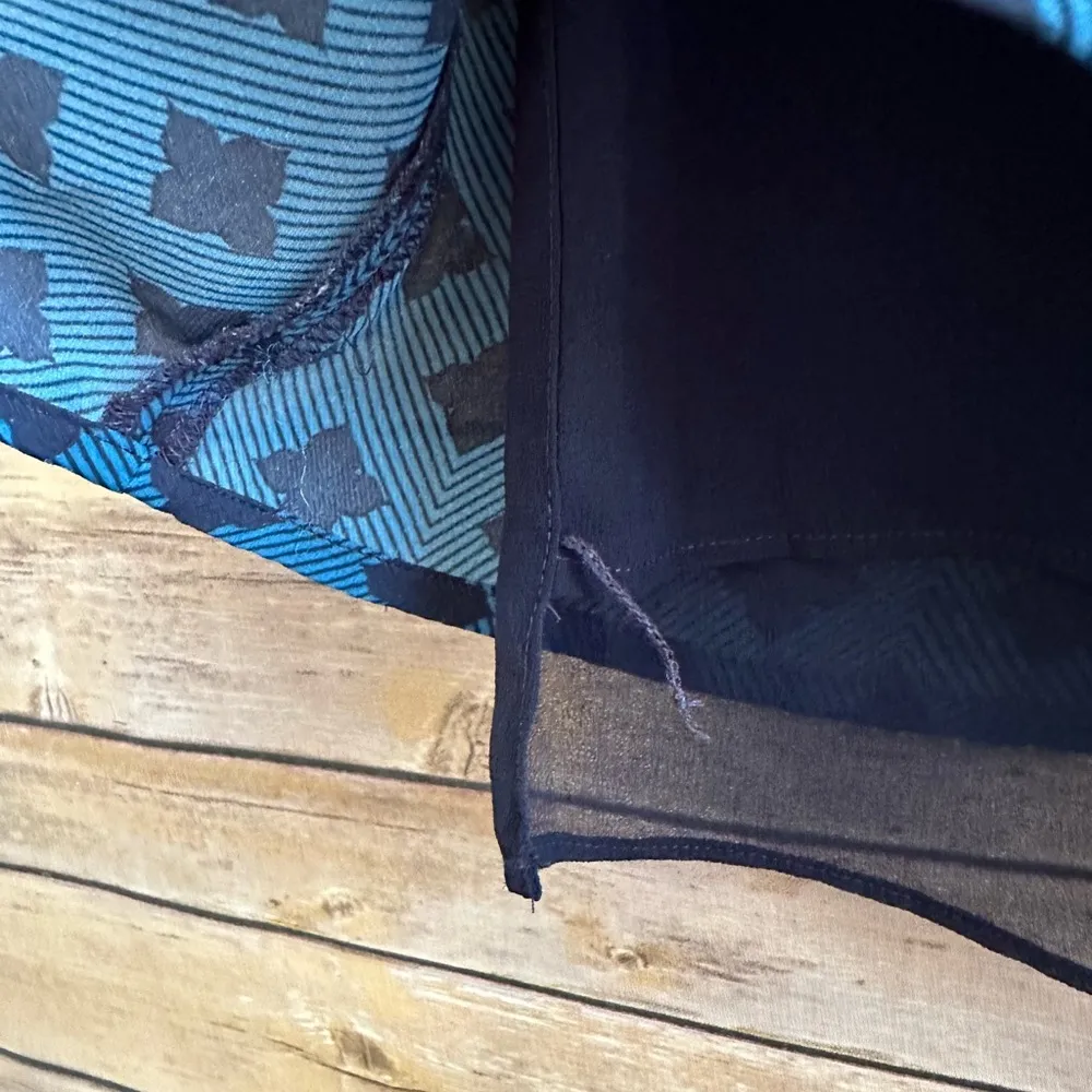 CAbi Foulard Top Women’s Size Small Blue Diamond Print Peplum Style 3274 - Image 4