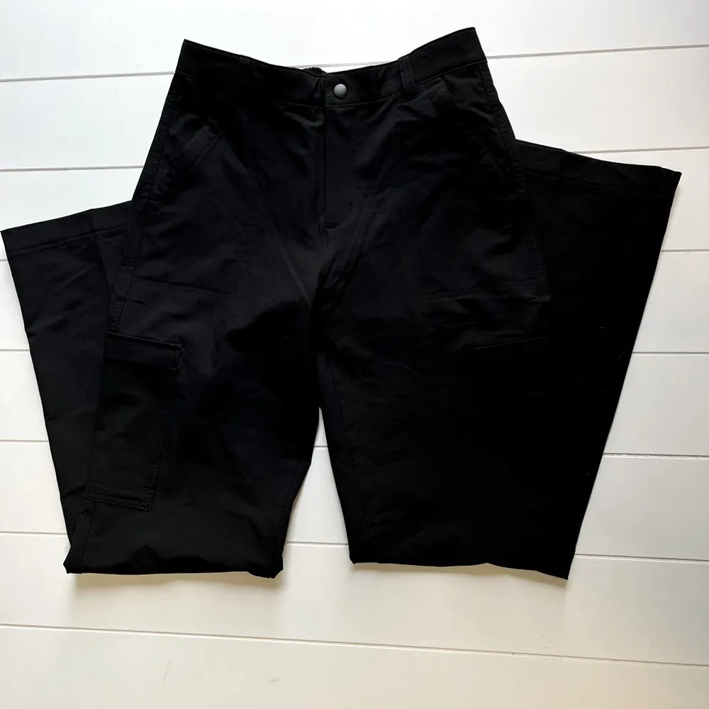 NWT Old Navy Cargo Go Dry Black regular length active pants size small - Image 2