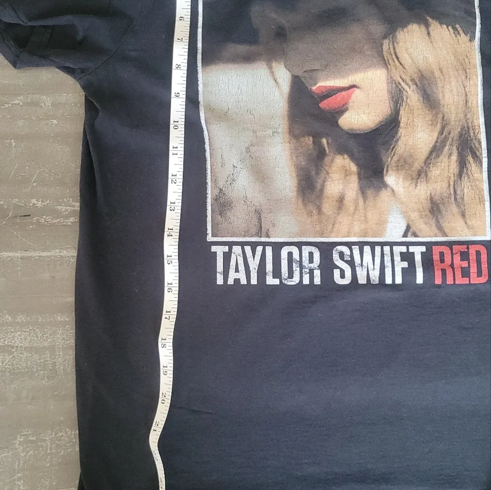 Taylor Swift Black Graphic ‘RED’ Album Unisex Short Sleeve Tee M Size M - Image 8