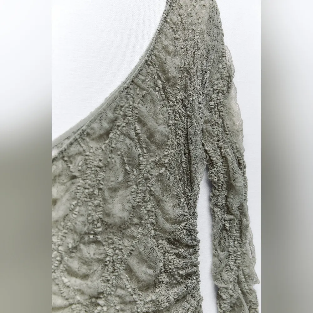 NWT Zara ASYMMETRIC RUFFLE LACE BODYSUIT Size L - Image 8