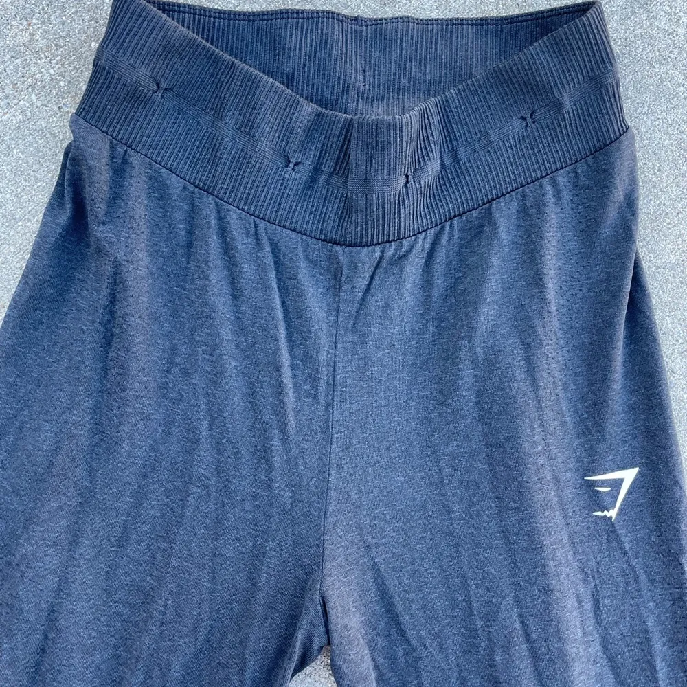 Gymshark Heathered Gray Joggers Pants Size XS Womens - Image 3