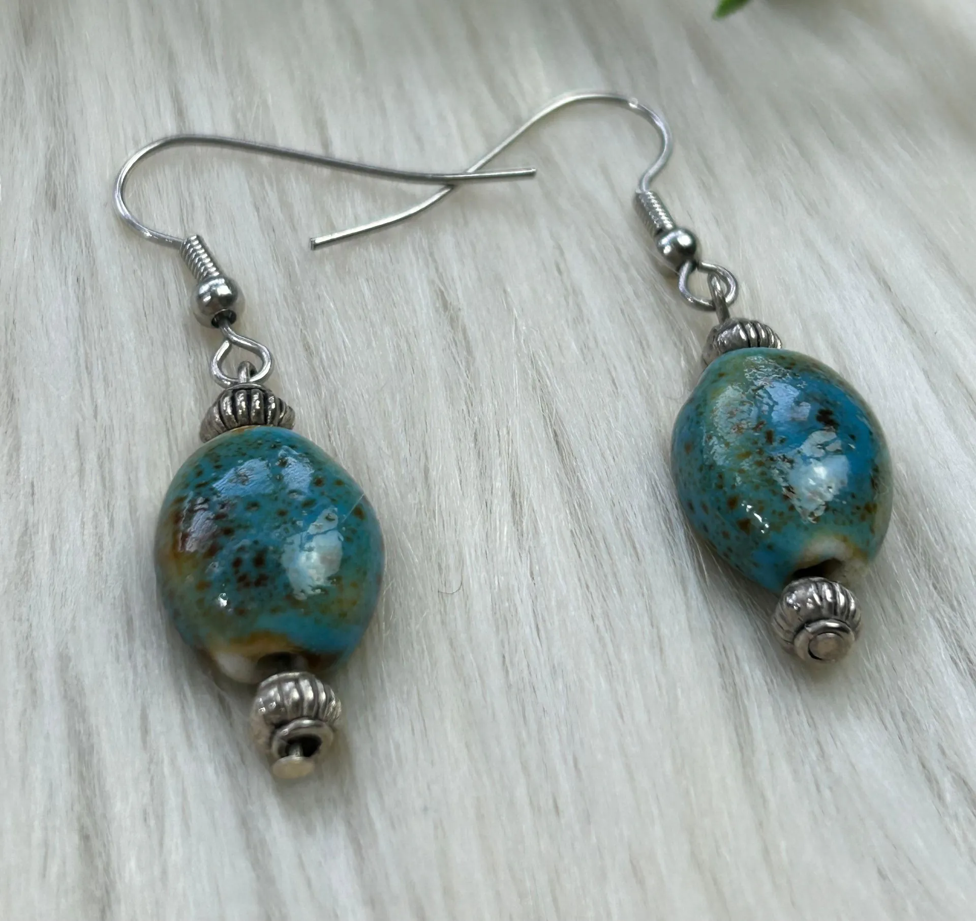 Speckled Blue glass dangle earrings - Image 3
