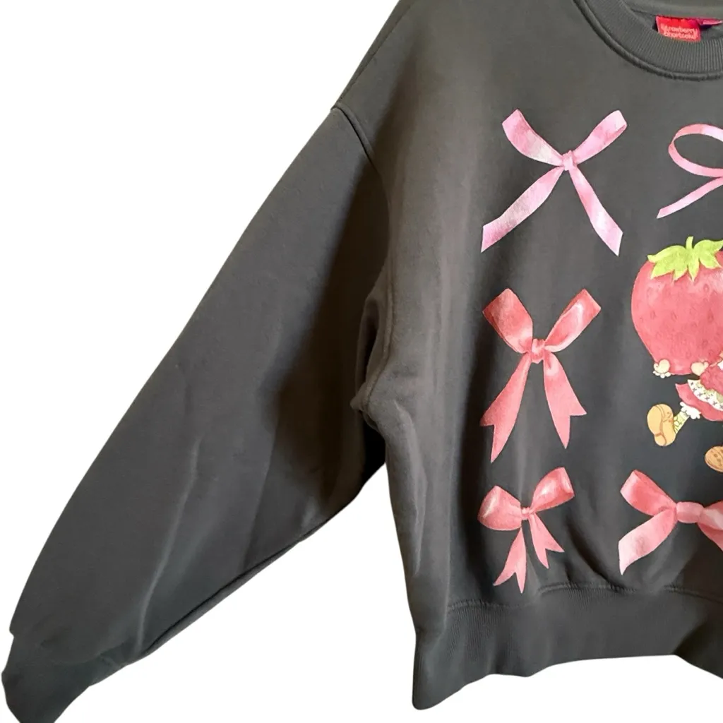 Strawberry Shortcake Sweatshirt with Bows – Retro Graphic Pullover – Size XS Gray - Image 5