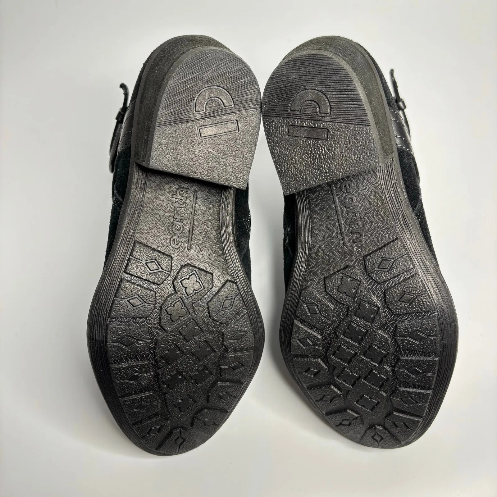 Earth Shoes Peak Porter Suede Buckle Booties in Black Size 6 - Image 9