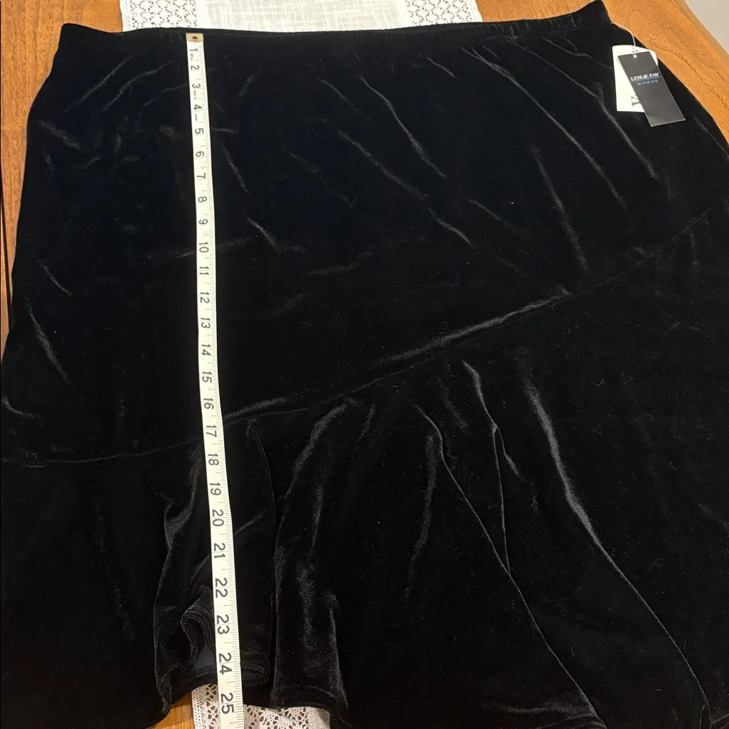 NWT Vintage Leslie Fay Asymmetrical Hem Velvet Skirt - Image 7