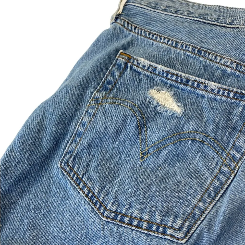 LEVIS  501 button fly Jean shorts distressed size 33 - Image 9