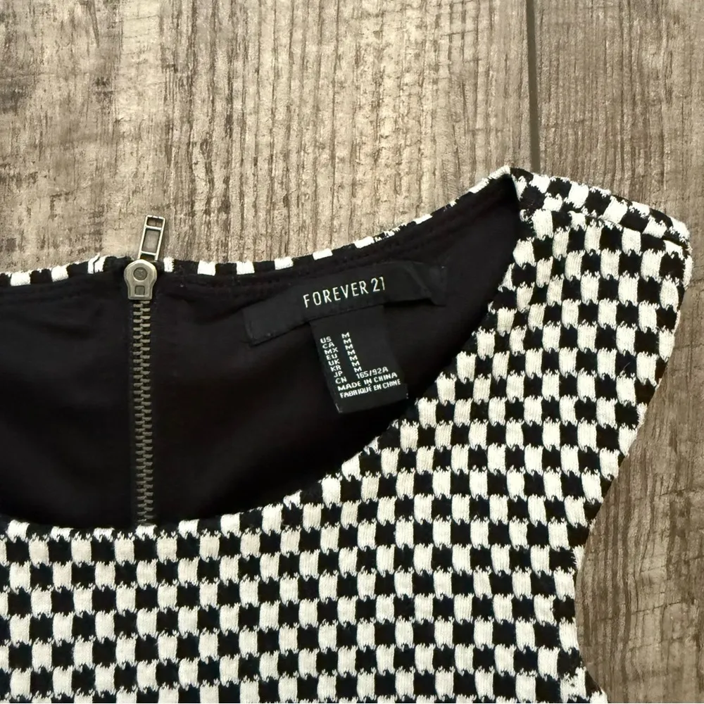 2000s crop top - Forever 21 - Image 2