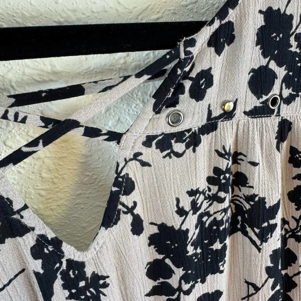 Amuse Society Cream Black Floral V-Neck Lightweight Long Sleeve Blouse Size S - Image 3