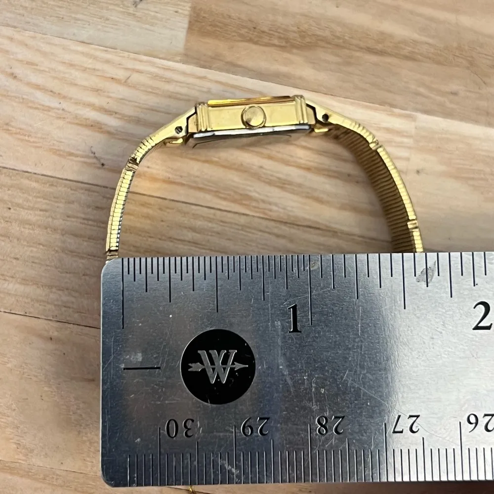 Seiko Ladies Watch Vintage Striped Gold Tone Bracelet and Dial - Image 11