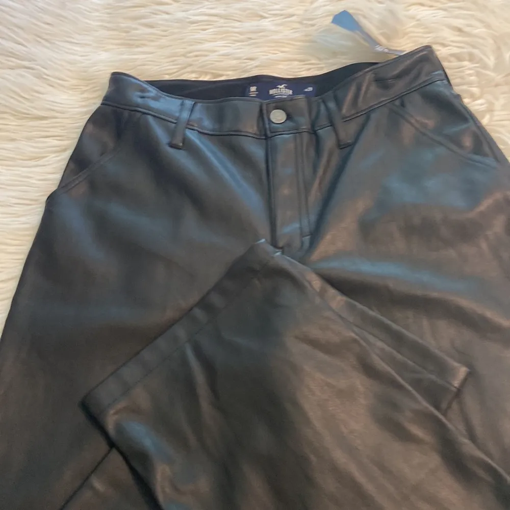 HOLLISTER HIG RISE LEATHER LOOK LIKE PANTS SIZE W29 inseam 30” two front pockets - Image 12