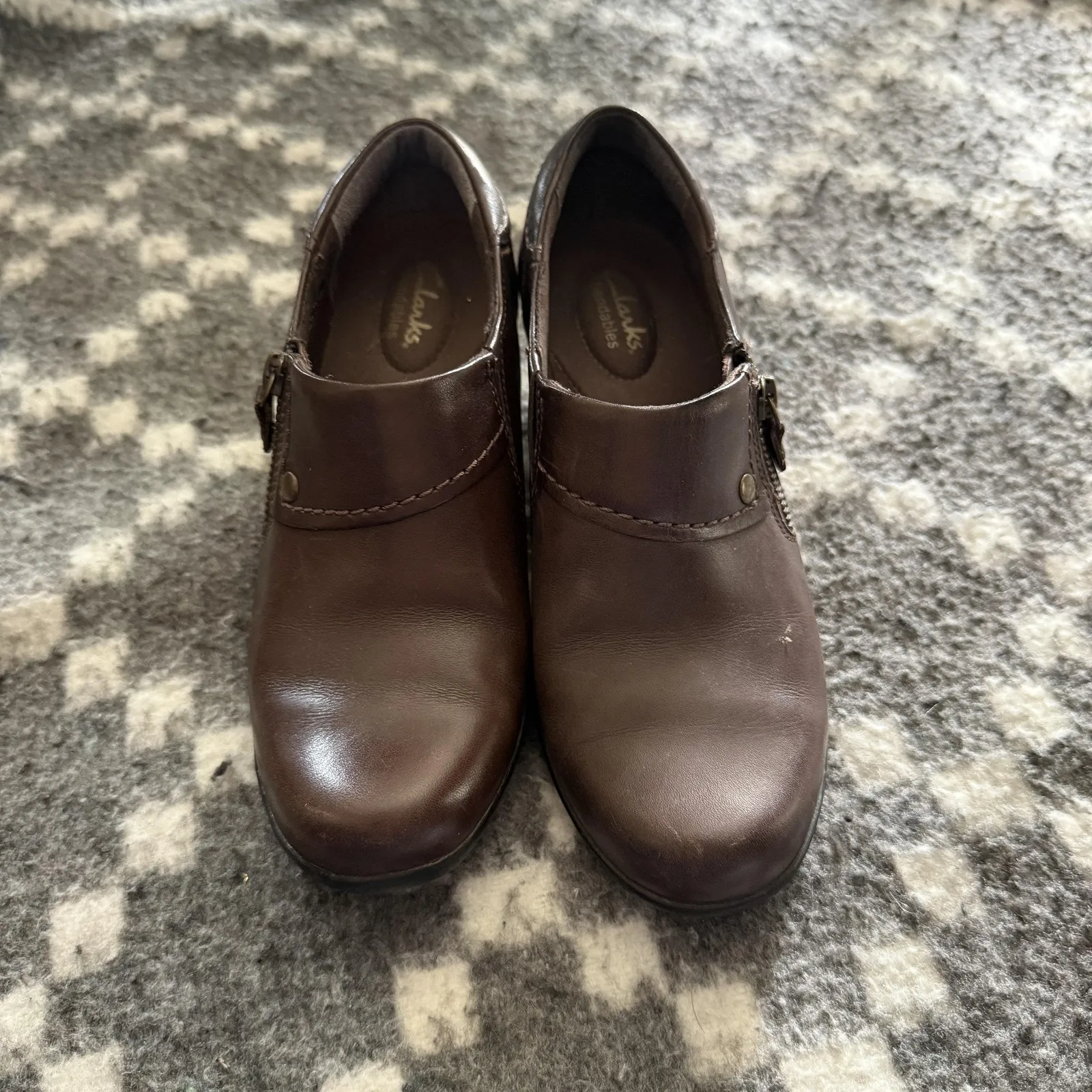 Clarks Bendables Shoes Womens‎ Size 8M Brown Leather Slip On Heel Comfort Zipper - Image 3