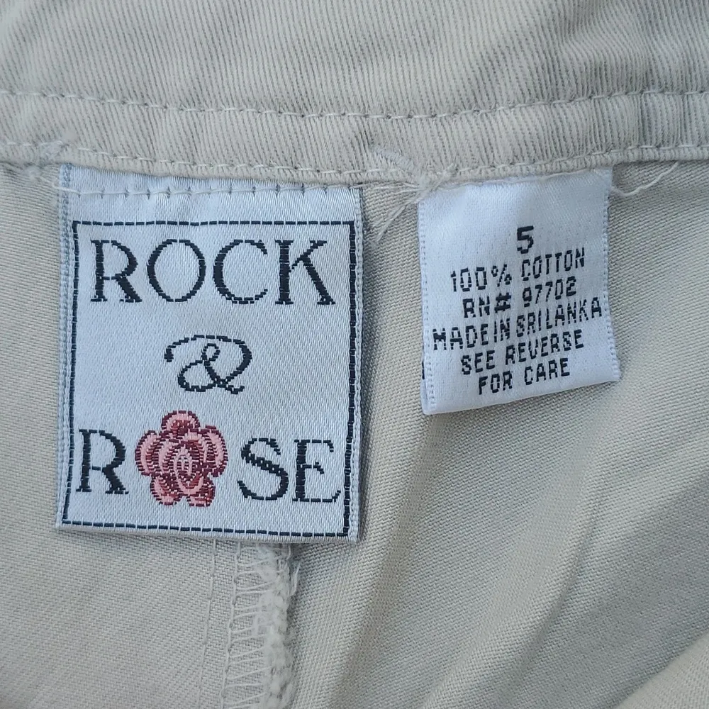 NWT Rock & Rose High Waist Y2K Khaki Oversized Pocket Shorts - Image 4