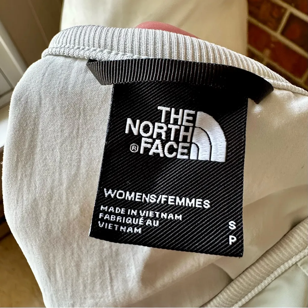 The North Face Lightweight Activewear Dress Cover Up Gorpcore  Blokecore Utility - Image 9