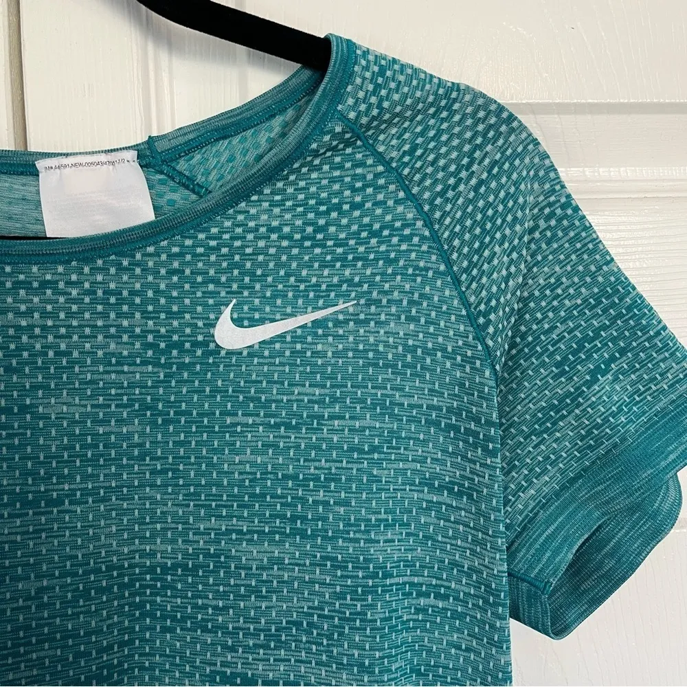 NWOT Teal Nike Dri Fit Knit Running Shirt Size M - Image 4