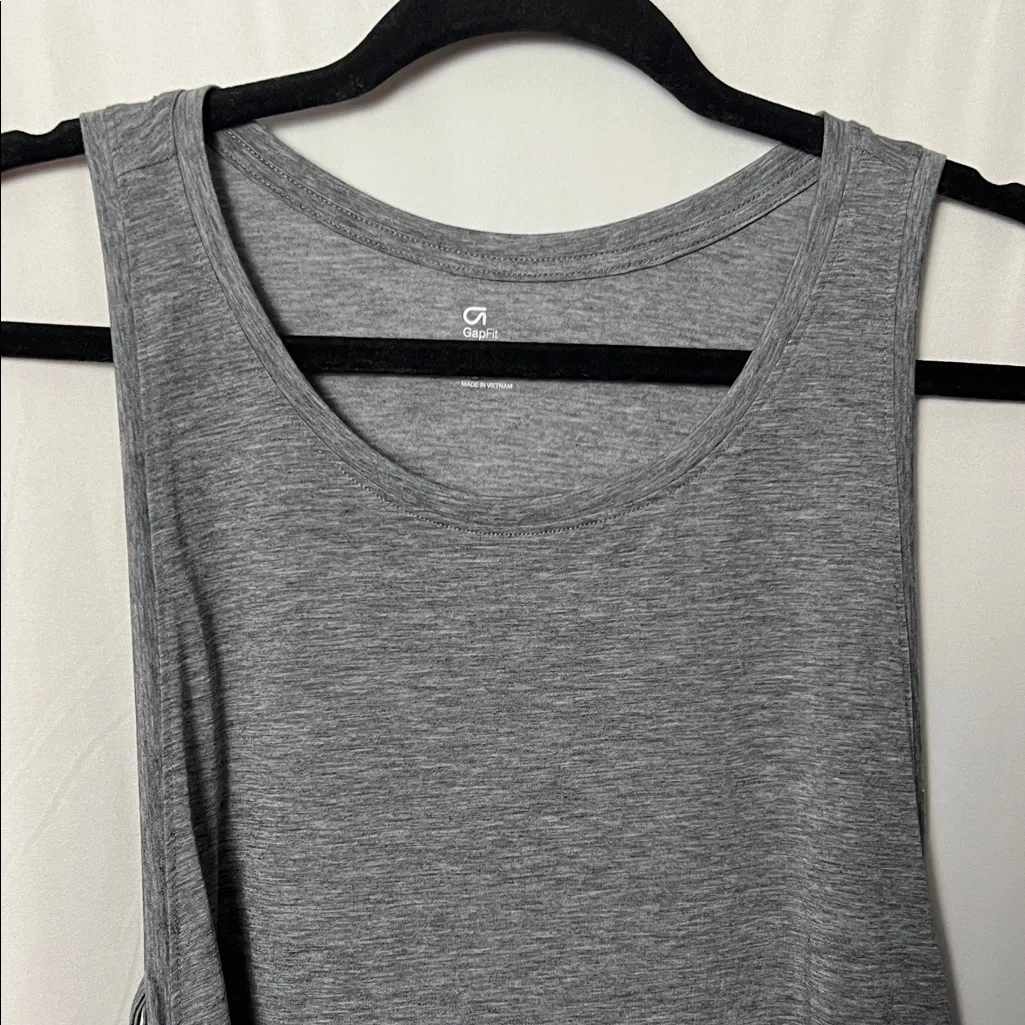 Gap Fit Breathe Air Criss-Cross Muscle Tank Size XL - Image 3