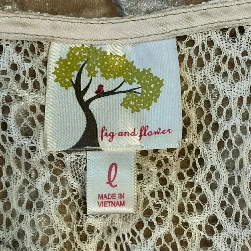 Fig and Flower Women’s Beige Crushed Velvet‎ Bell Sleeve Lace Back Top Large - Image 4