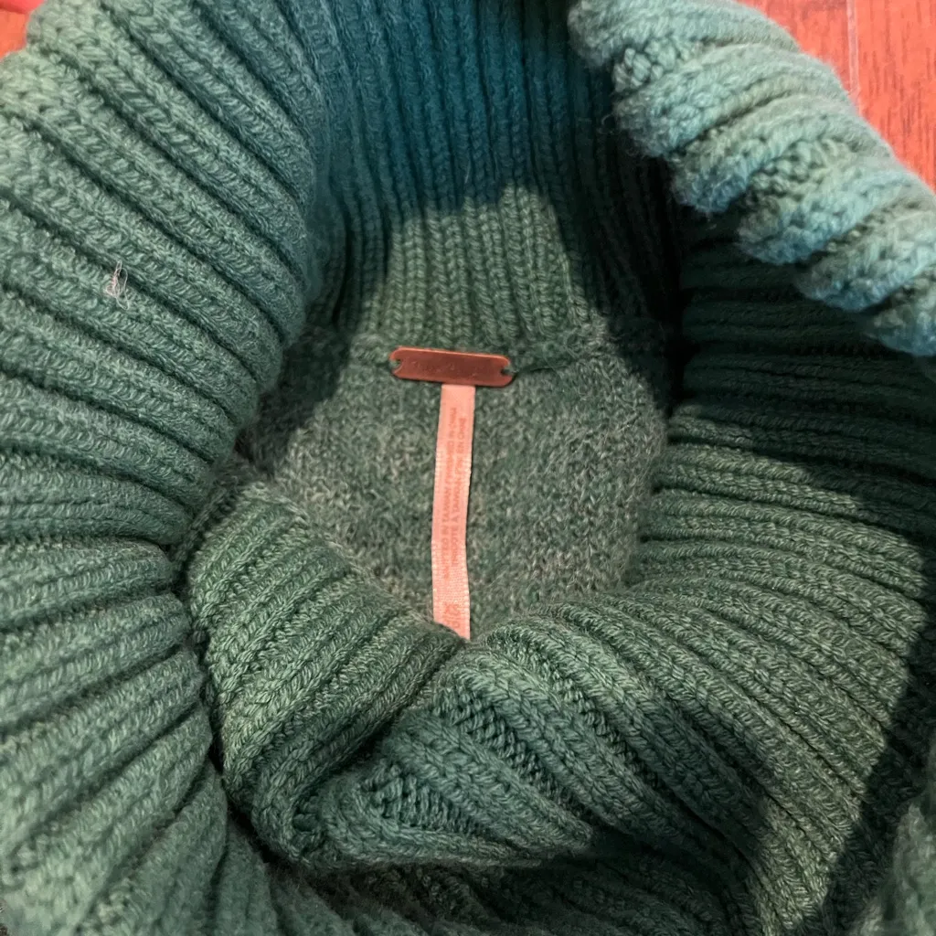 Free people green oversized sweater - Image 2