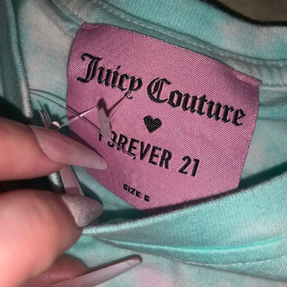 Juicy couture x forever 21 NWT crop tee S spring boho tie dye classic casual - Image 4