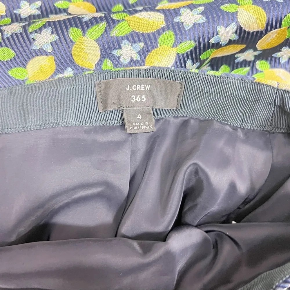 J Crew Jacquard Lemon Floral Print
Trumpet Flounce Skirt Blue Size 4 - Image 4
