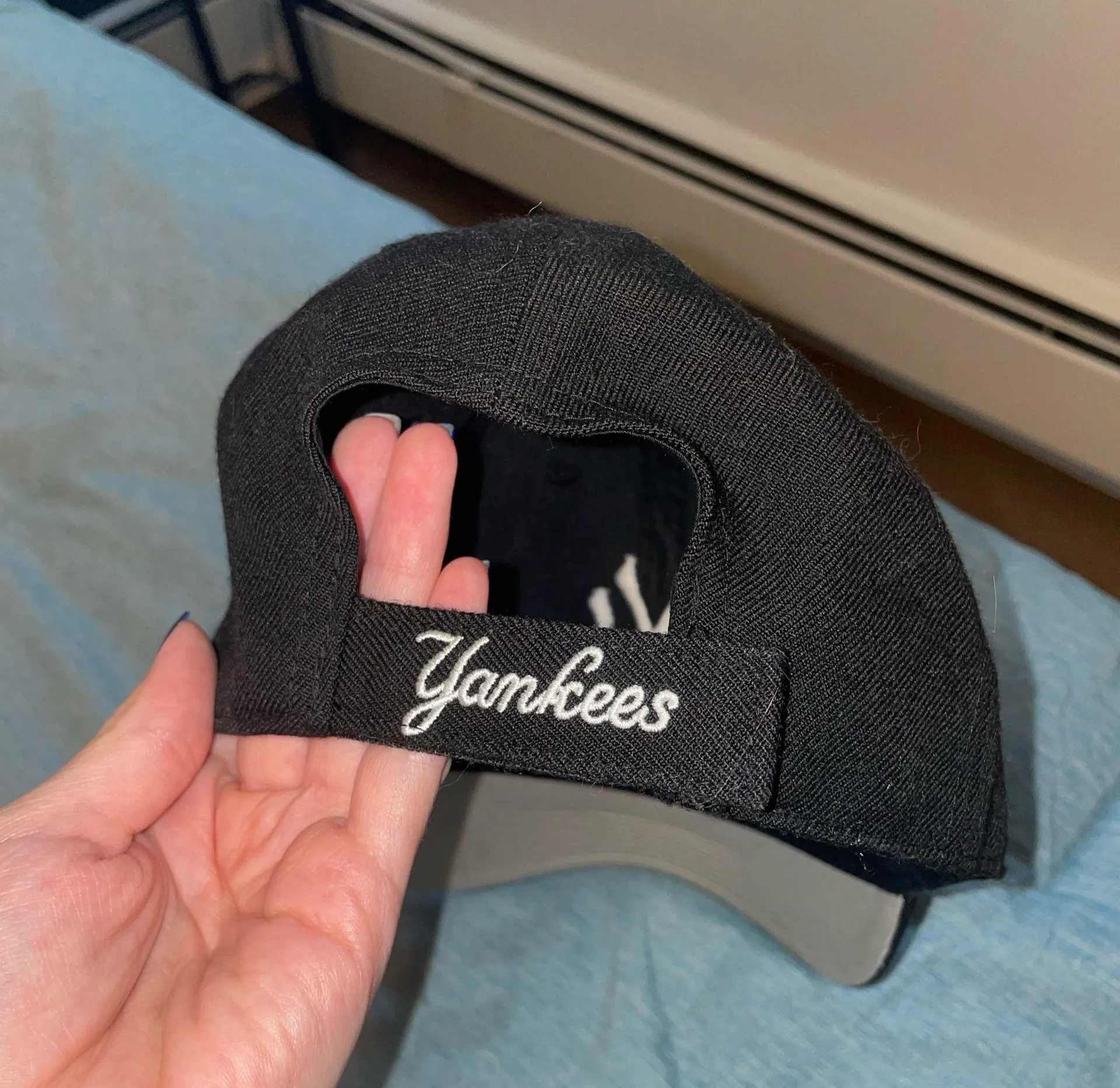 NY Yankees Hat Urban Outfitters ‘47 - Image 3