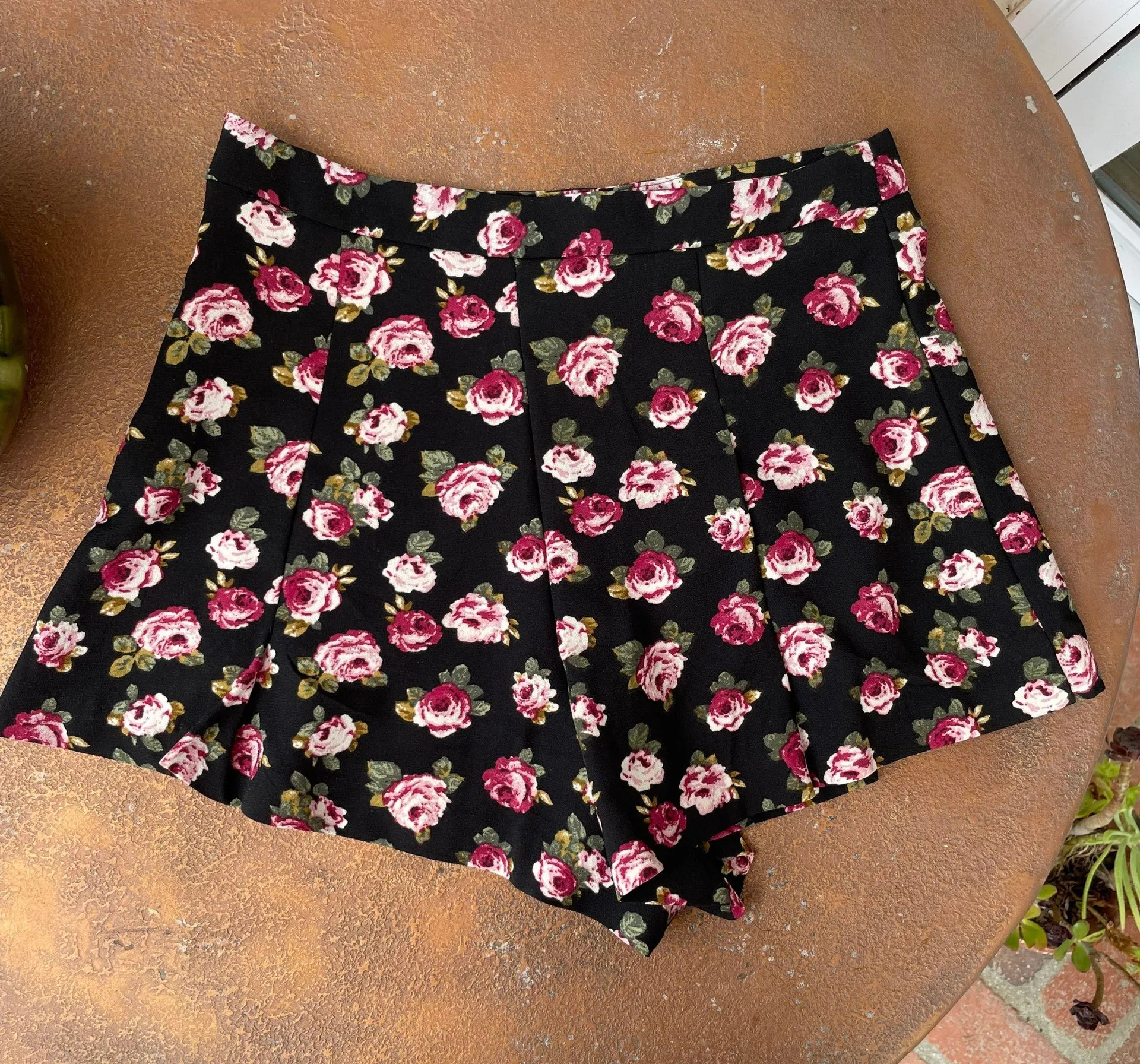 Forever 21 floral shorts - Image 2