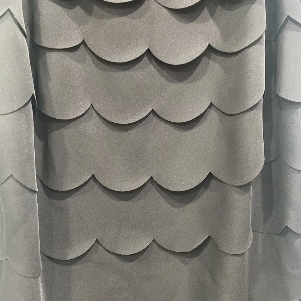 White House Black Market Sheath Dress Women's Size 4 Scallop Tier Stretch Zip Up - Image 3