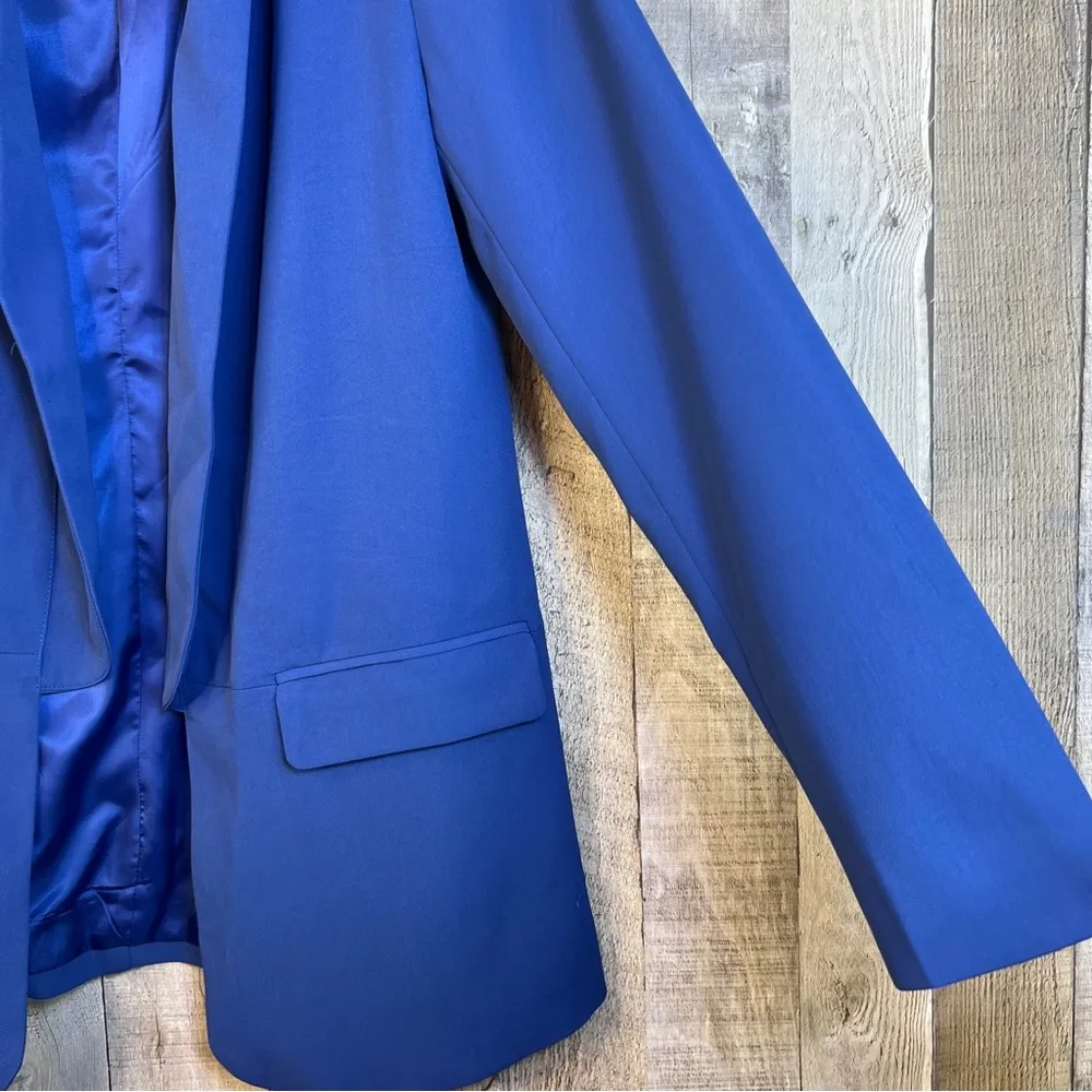 Small Unbranded Blue Lined Jacket with Flap over Pockets & Shoulder Pads… - Image 3
