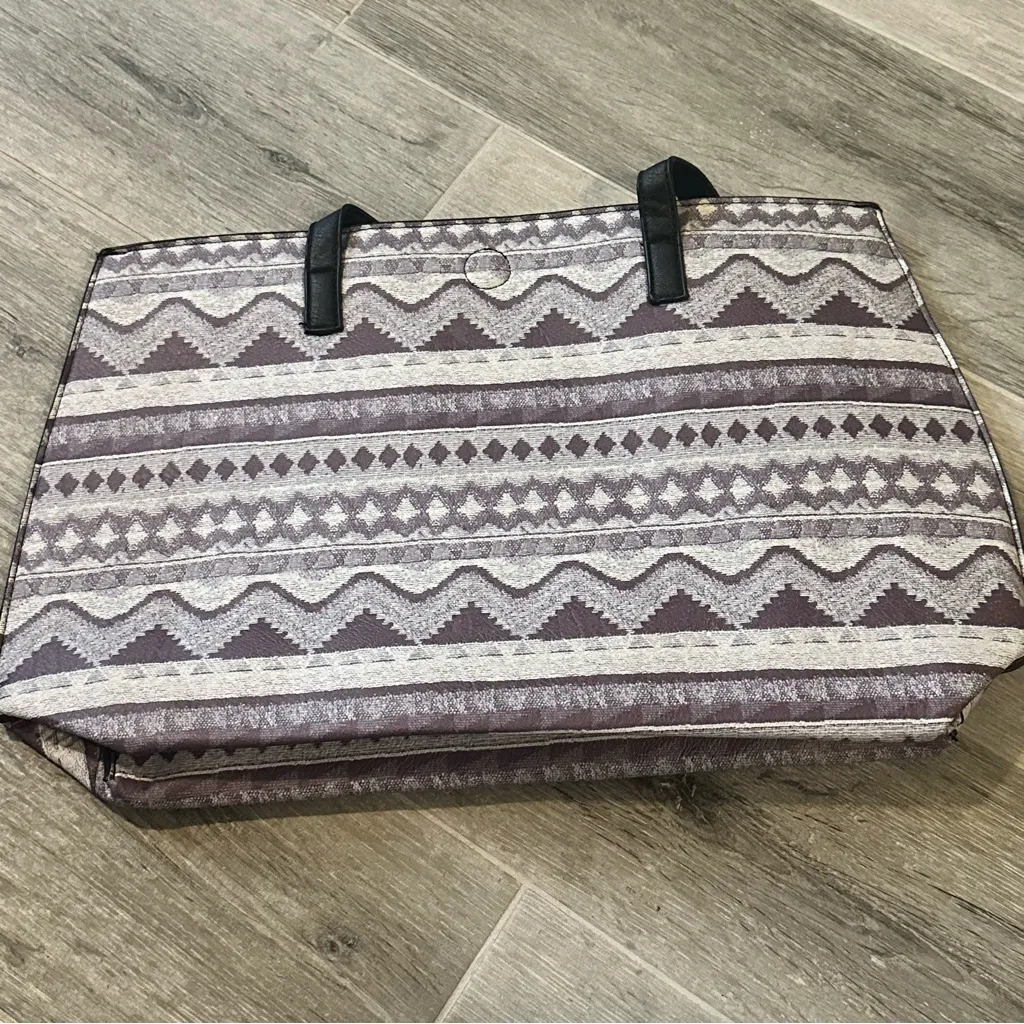 Under One Sky Purse Shoulder
Bag Tote Black - Image 4