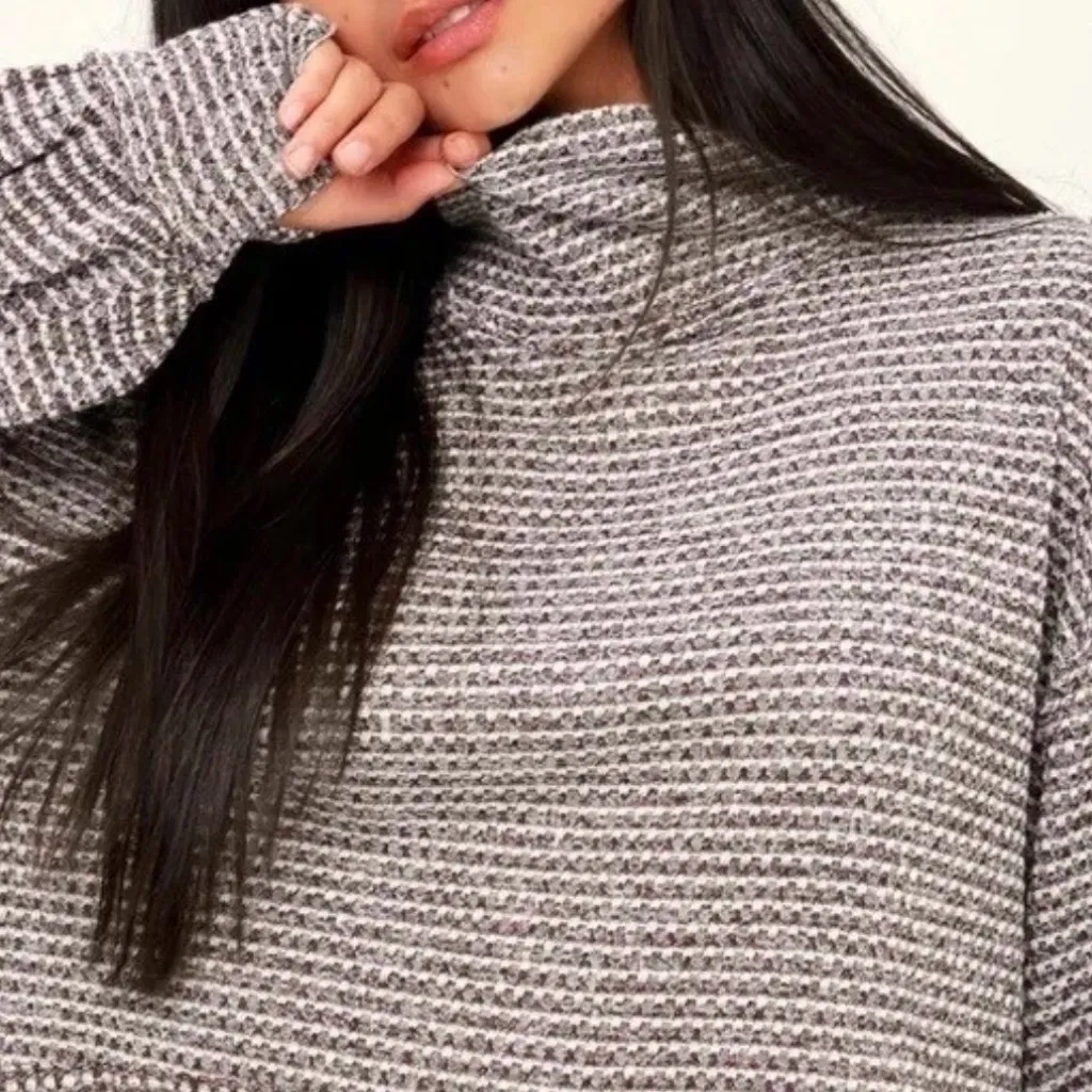 FREE PEOPLE Waffle Knit Cropped Relaxed Sweater Turtleneck Long Sleeve Size Small - Image 5
