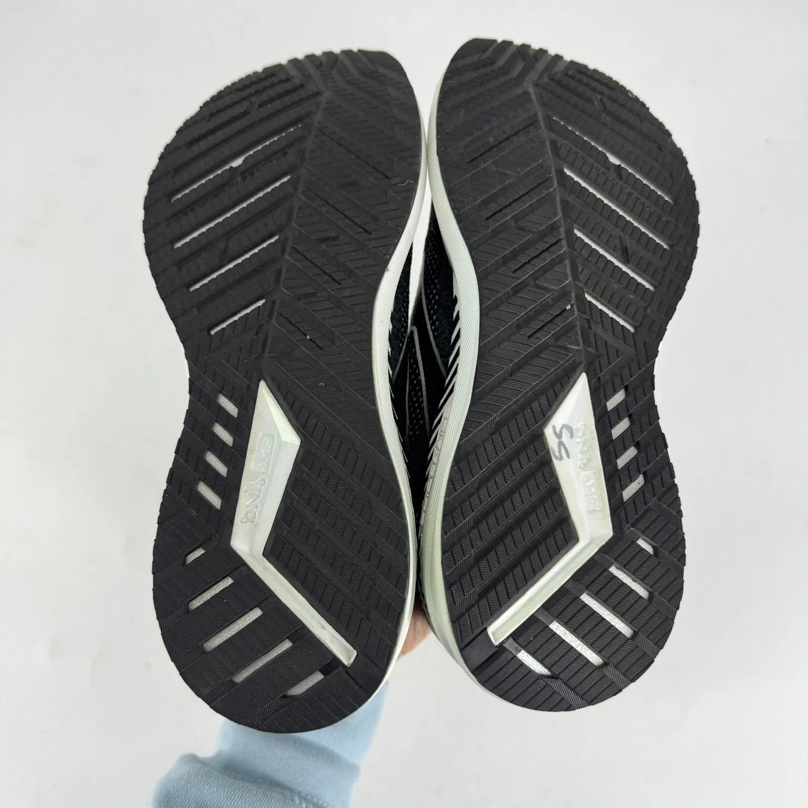 Brooks Women's Levitate StealthFit 5 in Black - Image 5