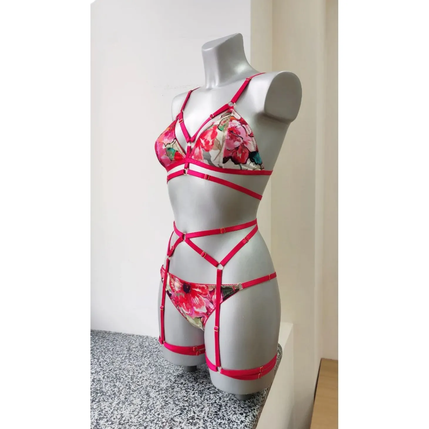 NWT Eve & Shadow Celia floral lingerie set (color in actual pics) 32B/small Red Size undefined - Image 2