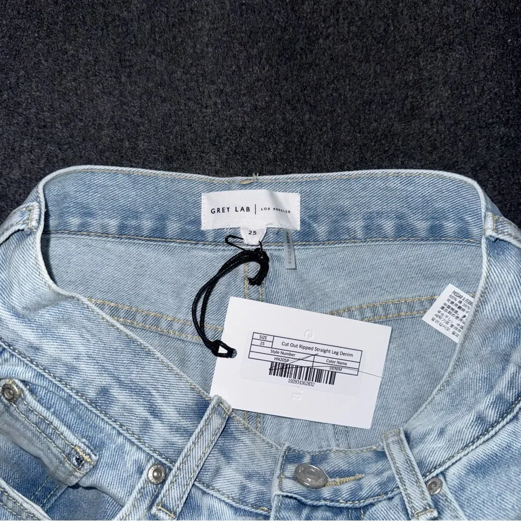 NWT Grey Lab High Rise Cut Out Ripped Straight Leg Jeans Sz 25 Light Distressed Blue - Image 6