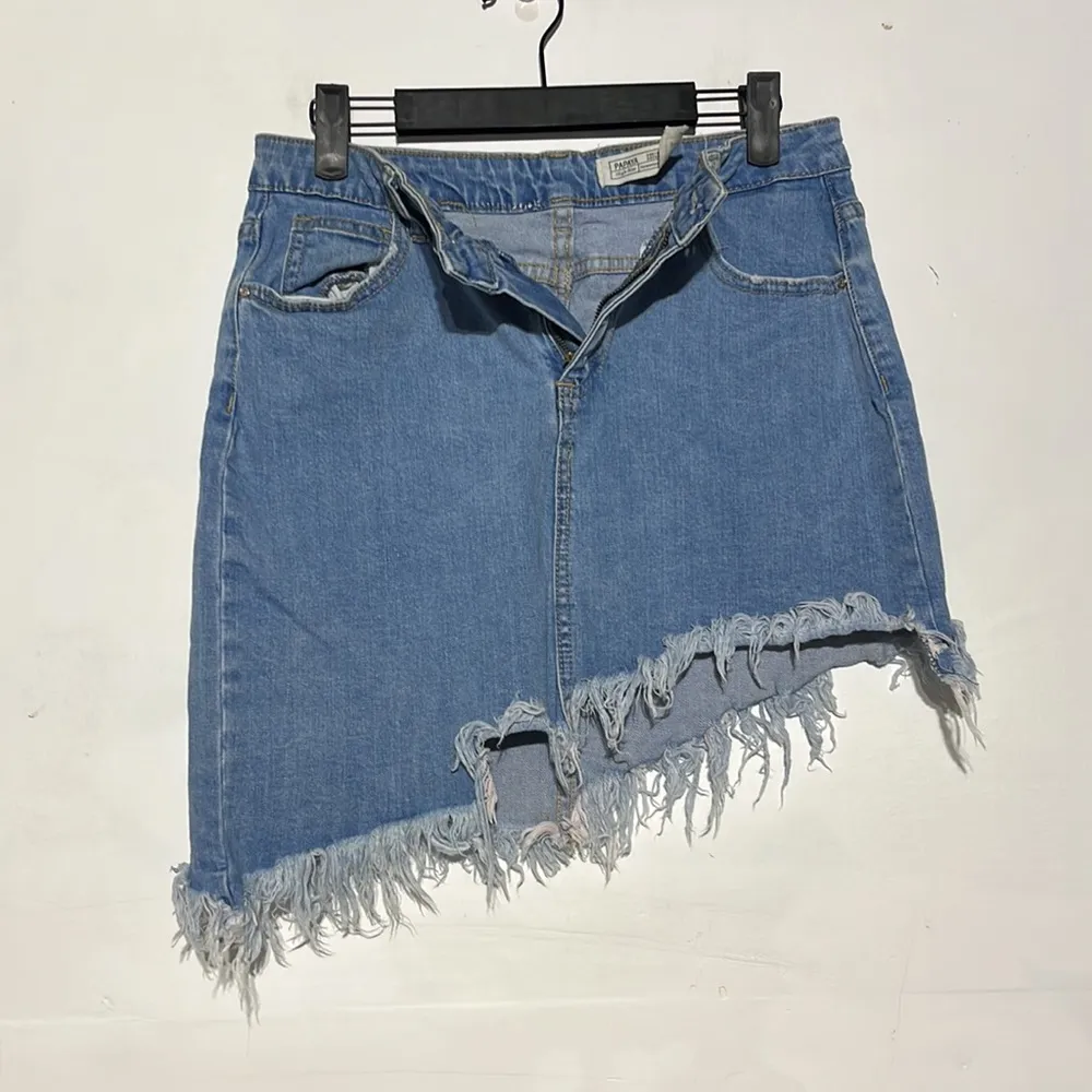 Papaya High-Rise Asymmetrical Frayed Medium Wash Denim Skirt Size Large - Image 4