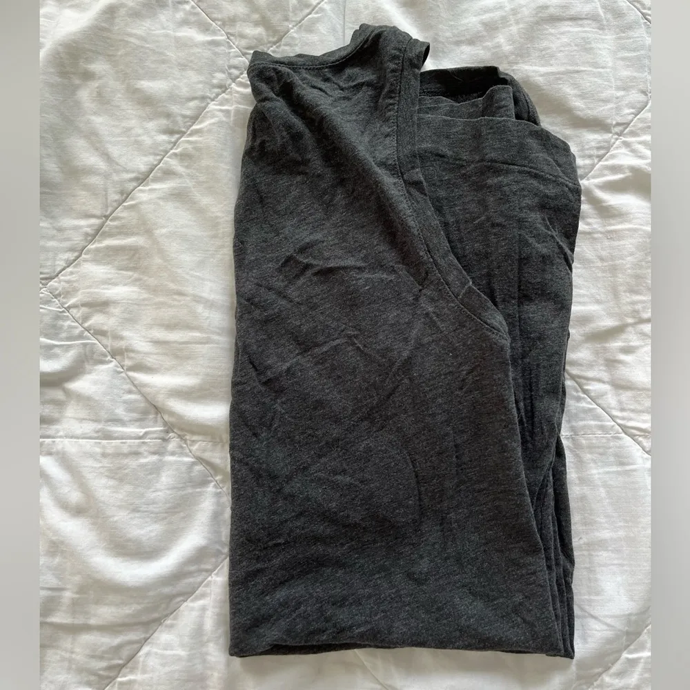 Gap charcoal gray tank top - Image 5