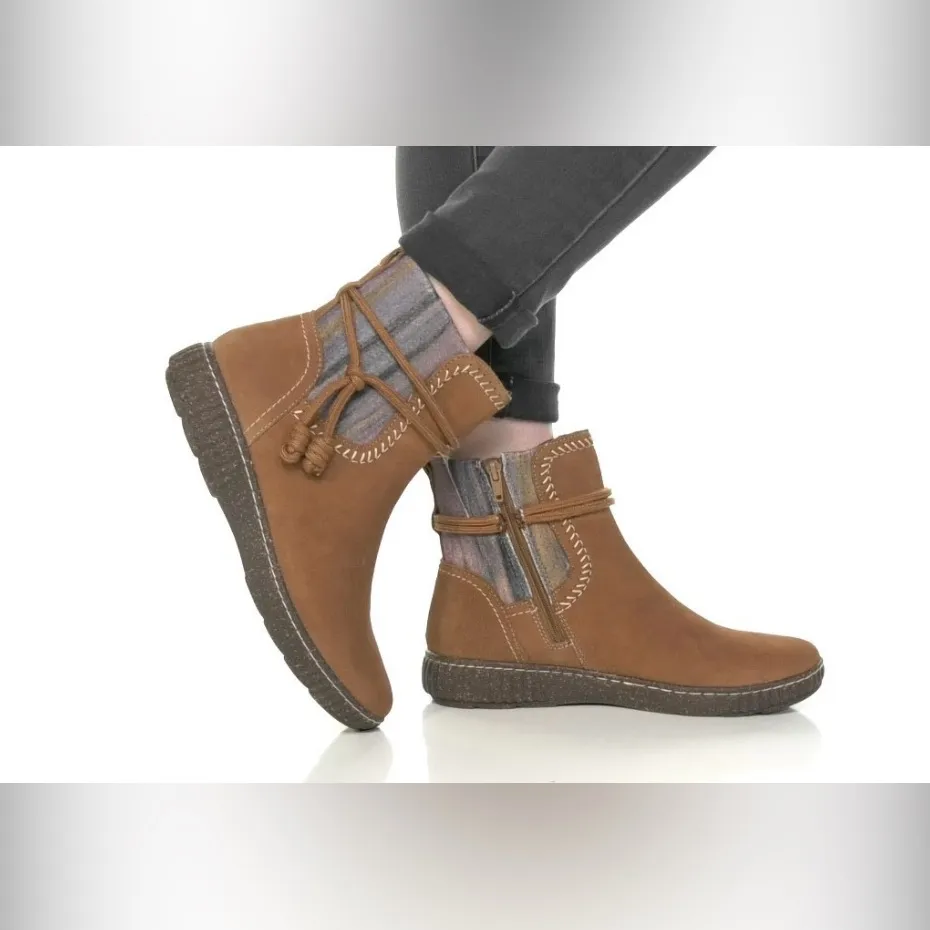 NEW CLARKS Women’s Brown Caroline Lily Round Toe Wedge Booties 8.5 WIDE shoes - Image 10